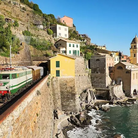 Joivy Family Flat With Little Patio, Cinque Terre * Vernazza
