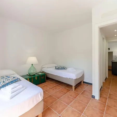 Joivy Family Flat With Little Patio, Cinque Terre Apartment Vernazza