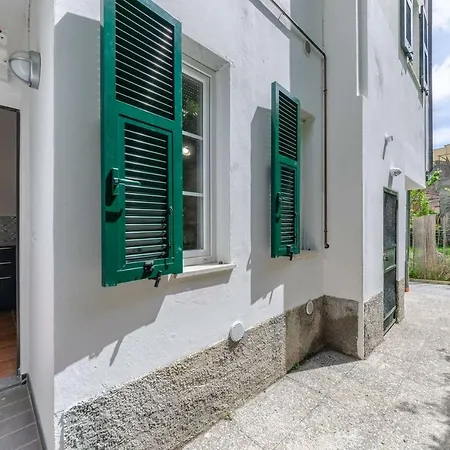 Joivy Family Flat With Little Patio, Cinque Terre Apartment Vernazza