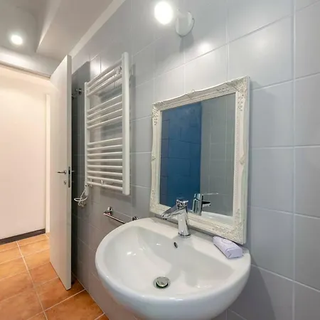 Joivy Family Flat With Little Patio, Cinque Terre Apartment Vernazza
