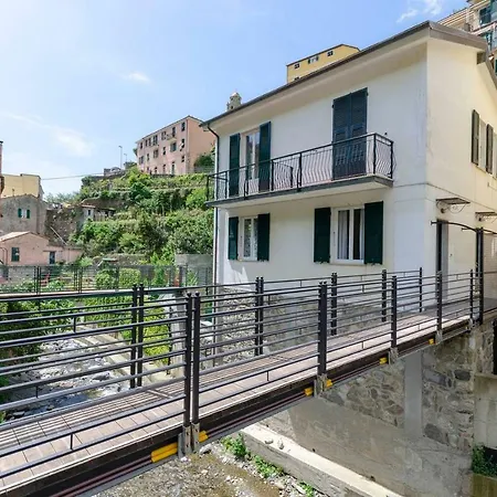 Joivy Family Flat With Little Patio, Cinque Terre Apartment *