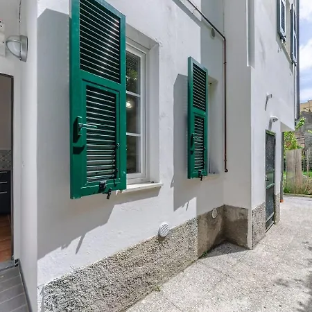 Joivy Family Flat With Little Patio, Cinque Terre Apartment Vernazza
